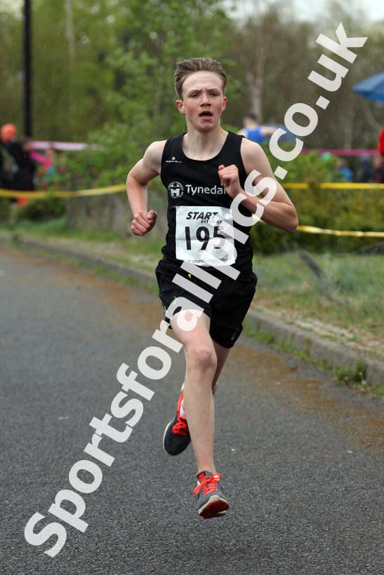 Boys and girls under-13s, Elswick Good Friday Road Races. Photo: David T. Hewitson/Sports for All Pics